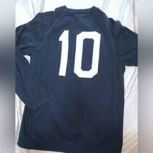 Undefeated navy sweater 
Size L
Used good condition